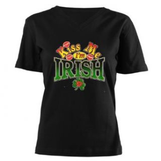 Artsmith, Inc. Women's V Neck Dark T Shirt Kiss Me I'm Irish Lips and Clover: Novelty T Shirts: Clothing