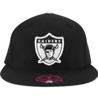 Mitchell & Ness Oakland Raiders Throwback Logo Fitted Hat 7 7/8  Sports Fan Baseball Caps  Sports & Outdoors