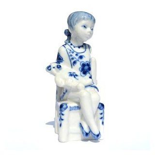 Royal Copenhagen Figurine 5195 Blue Fluted Girl w Teddy Bear   Collectible Figurines
