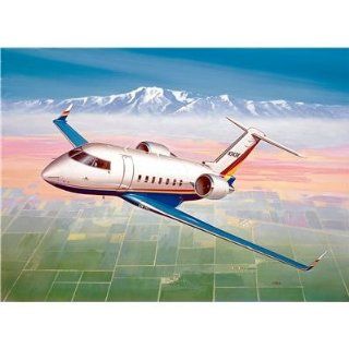 Revell Bombardier Challenger CL 604: Toys & Games