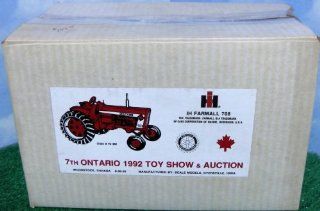 1/16TH IH Farmall 706 Wide 7th Ontario, Canada Maple Leaf Show Tractor: Toys & Games
