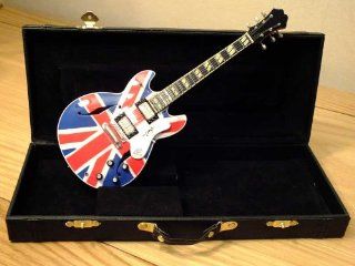 RGM720 Noel Gallagher OASIS Miniature Guitar in Leather Case: Musical Instruments
