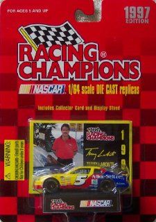 1997 Racing Champions Terry Labonte #5 Alka Seltzer 1:64 Scale Die Cast Car with Collector Cars and Display Stand: Toys & Games