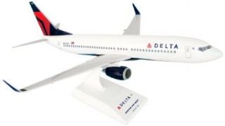 Daron Skymarks Delta 737 800 New Livery Airplane Model Building Kit, 1/130 Scale: Toys & Games