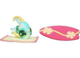 Littlest Pet Shop: Sportiest Angel Fish with Towel & Surfboard (#831) Action Figure: Toys & Games
