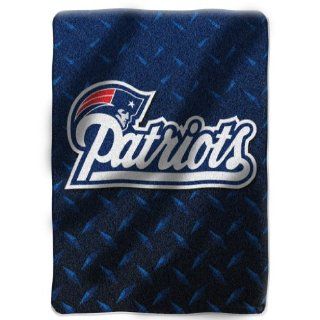 New England Patriots Diamond Plate Raschel Blanket/Throw   NFL Football : Sports & Outdoors