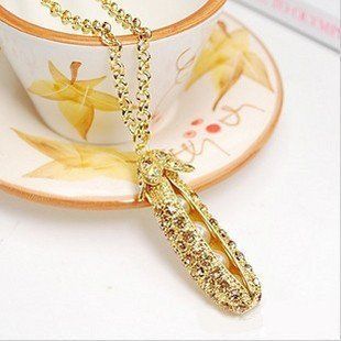 JA121 Golden Peanut Pod Necklace, Brilliant Faux Diamonds Pea Pod Shiny Necklace Jewelry