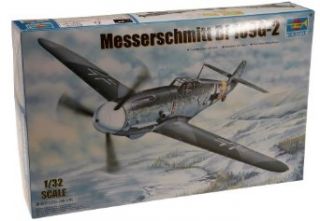 Trumpeter 1/32 Messerschmitt Bf109G2 German Fighter Model Kit: Toys & Games