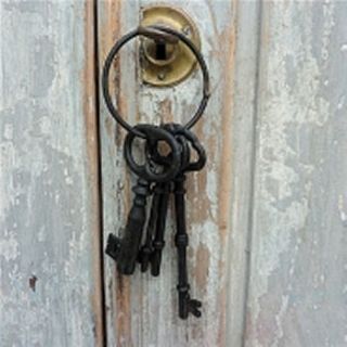 old fashioned key decoration by violette