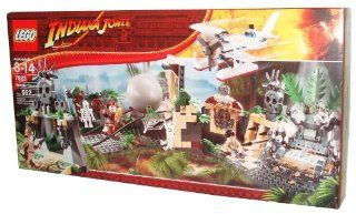 Lego Indiana Jones Series Adventure Pack Set # 7623   TEMPLE ESCAPE with Indiana Jones, Belloq, Satipo and Pilot Minifigures Plus Skull Rocks, Bat, Spider, Spiderweb, Skeletons, Gold Coins and More (Total Pieces: 552): Toys & Games