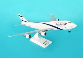Skymarks El Al 747 400 1/200 W/GEAR: Toys & Games