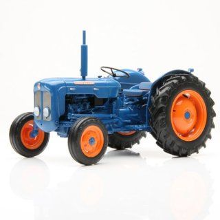 1/16th (1960 1962) Fordson Dexta by Universal Hobbies: Toys & Games